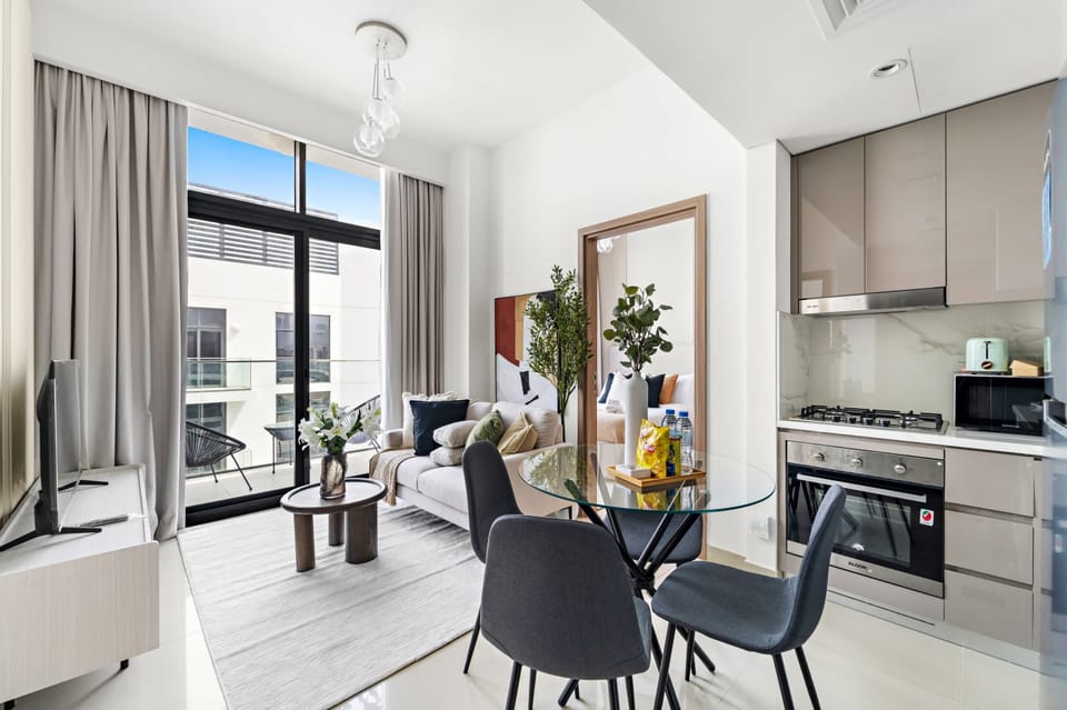 Open living space w/ comfy seating & warm ambiance