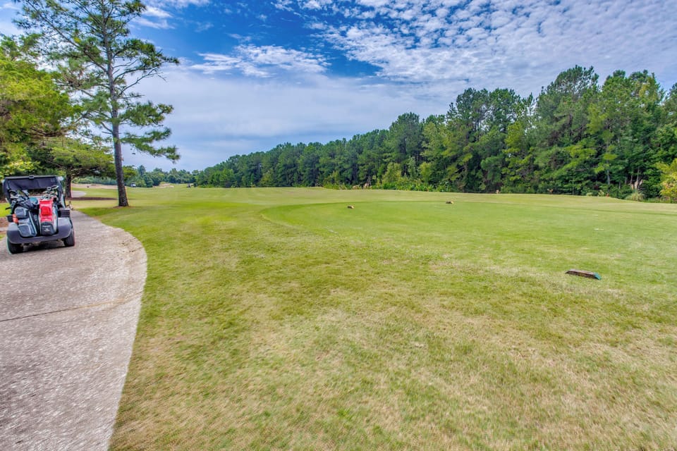 Located on the Greens at Barefoot Landing