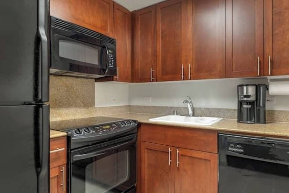 Full kitchen