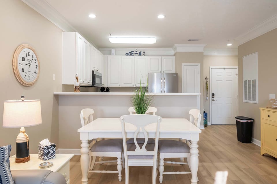 Dining Table Seats 4