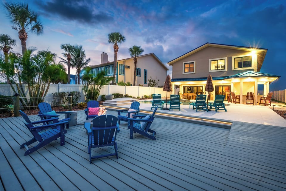 Outside: Deck side views and skies of blue, this cozy spot’s just waiting for you!