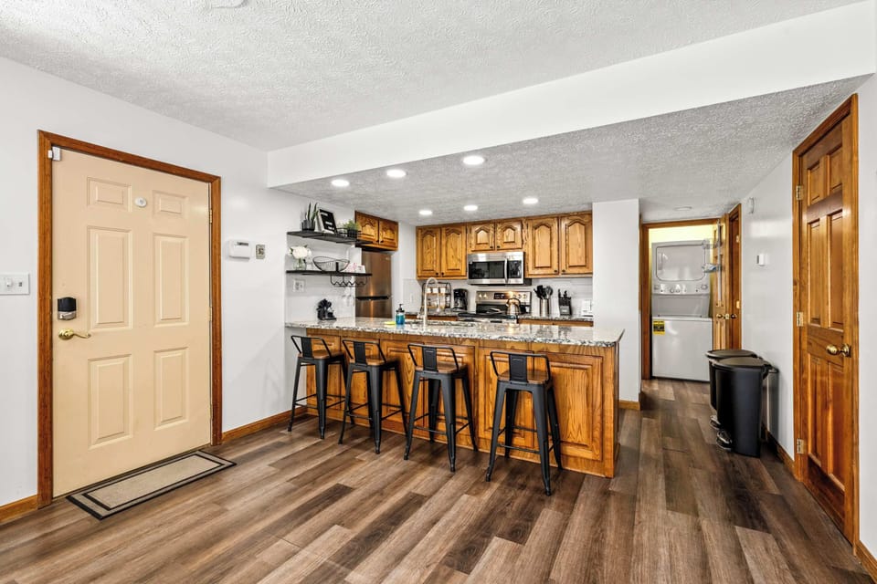 Spacious island with 4 stools, great for breakfast, snacks, or coffee.