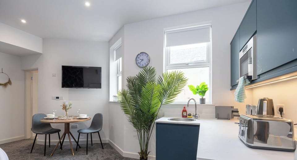 Cosy Evenings with TV, Wi‑Fi and Dining