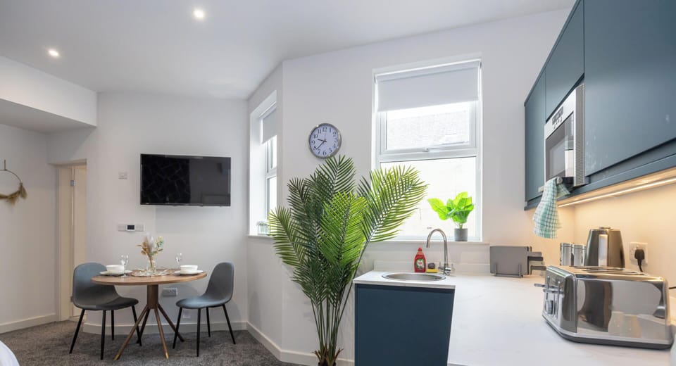 Cosy Evenings with TV, Wi‑Fi and Dining