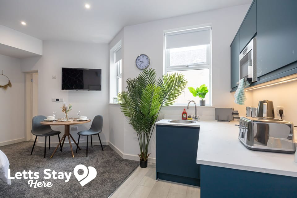 Cosy Evenings with TV, Wi‑Fi and Dining