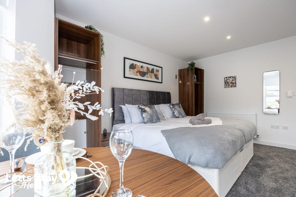 Super king bed and dining