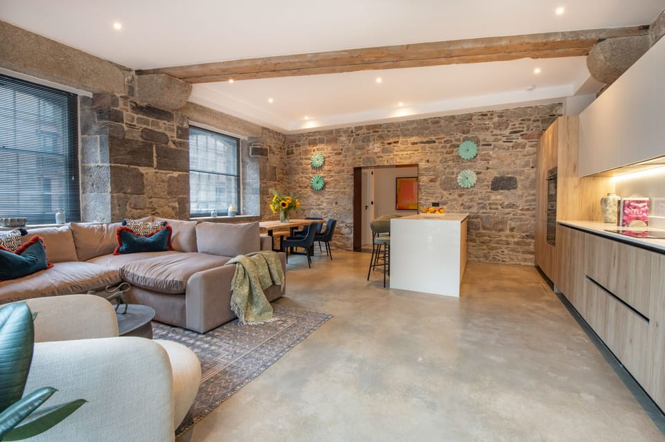Living Room / Lounge