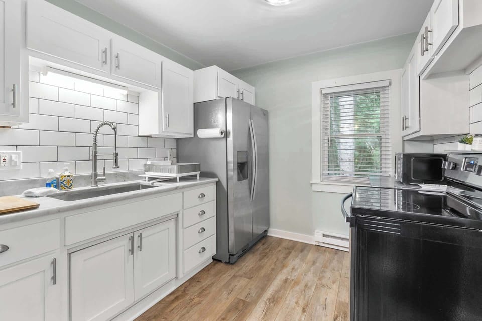 Newly updated Kitchen with Stainless Steal appliances!