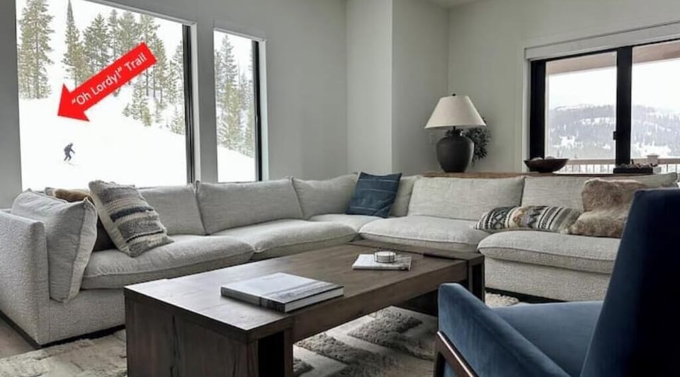 Living room with a view of the ski slope. 