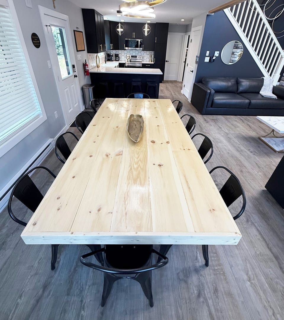Custom dining table at Moon Mountain Manor comfortably seats all guests.