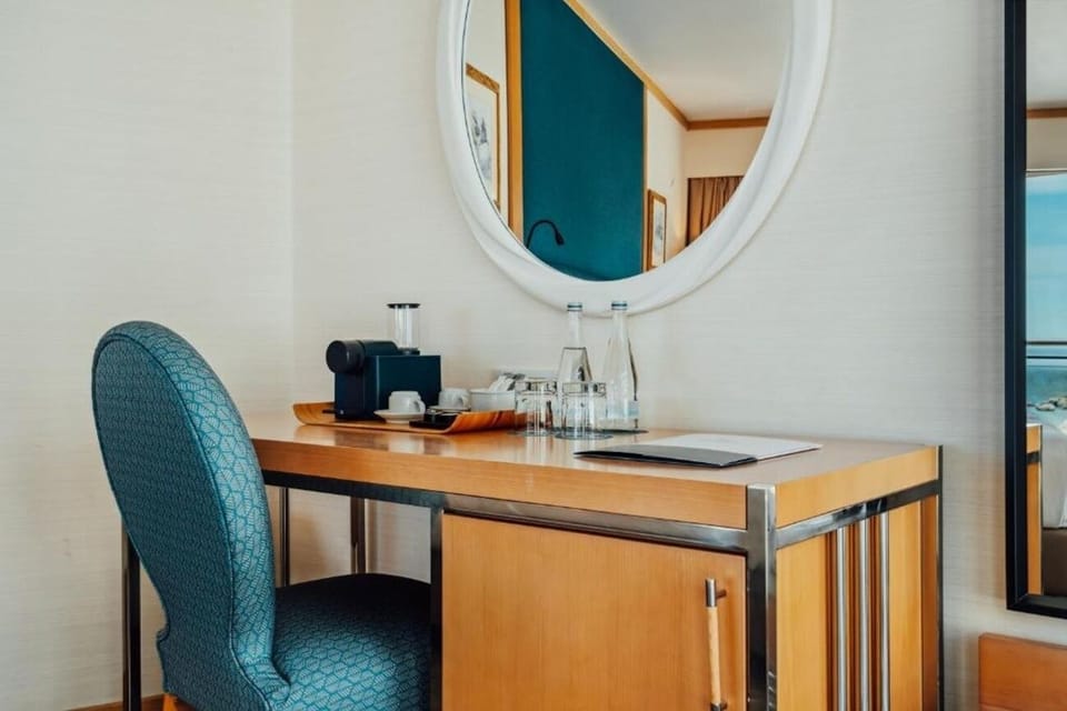 Settle in to work comfortably with coffee and sea light.
