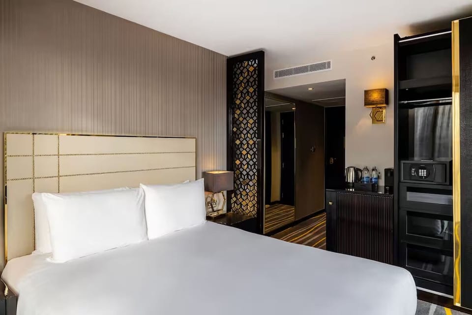 Unit with King size bed