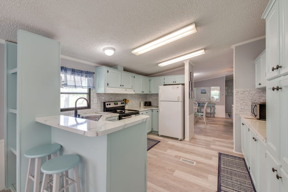 Kitchen | Dishwasher | Microwave | Keurig Coffee Maker