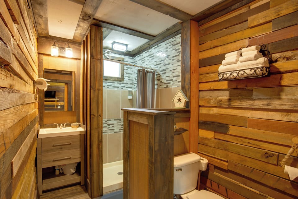 Bathroom | Towels Provided | Complimentary Toiletries