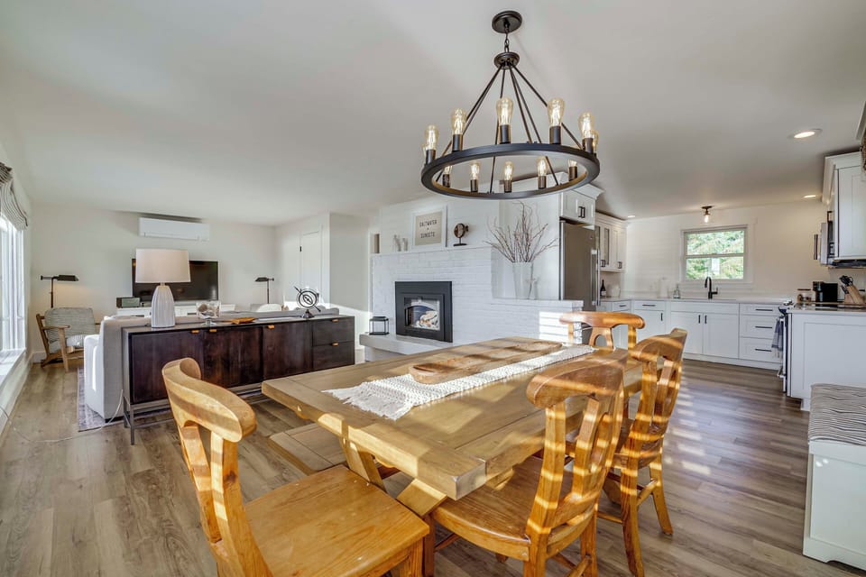 Dining Area | Kitchen
