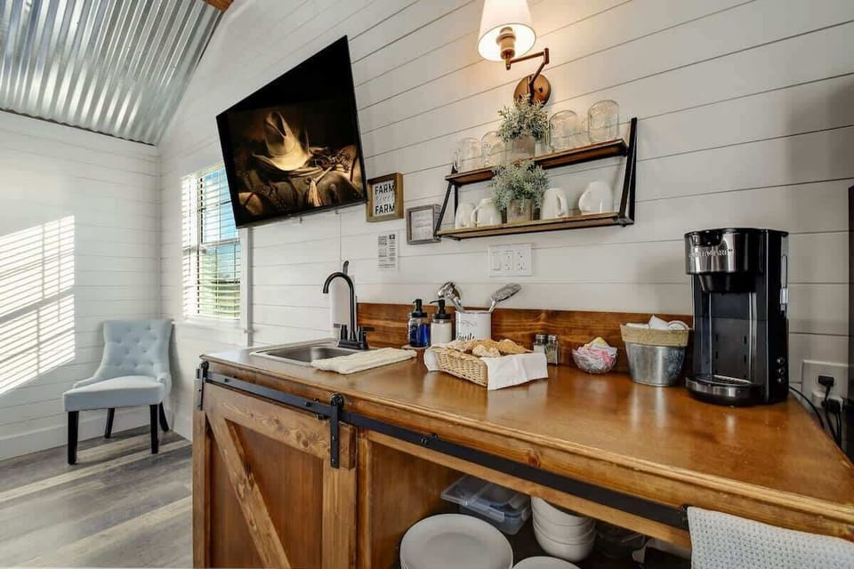 Kitchenette.