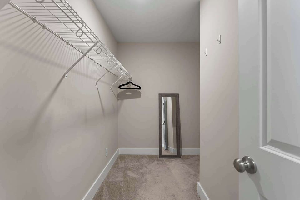 Main bedroom walk-in closet
