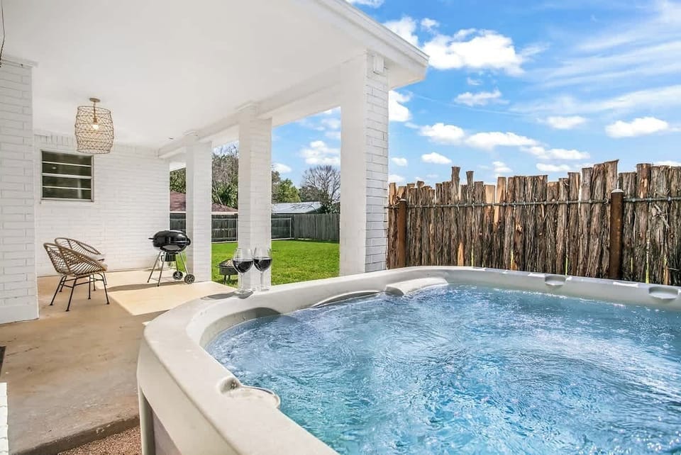 Soak up the stars and relax in style in our outdoor hot tub. The ultimate way to unwind after a day of exploring. Book your stay now!