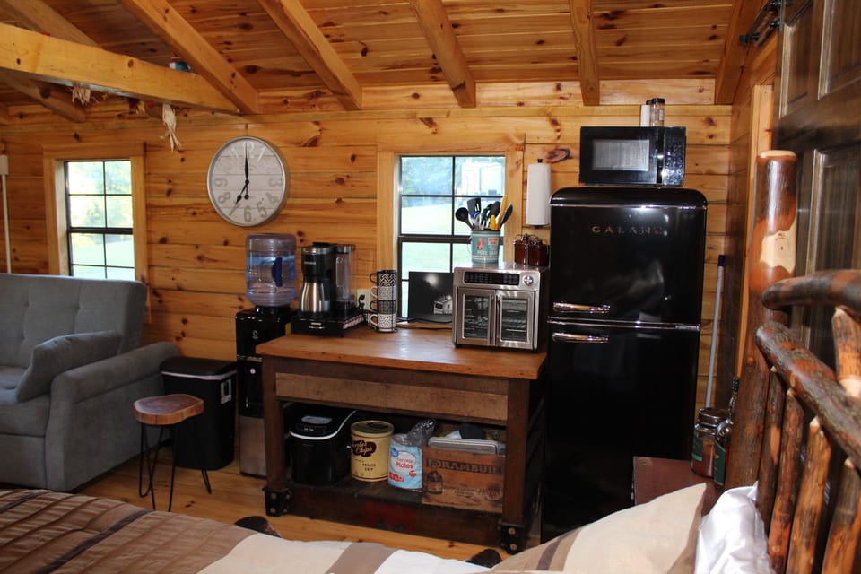 Fully equipped kitchenette: fridge, microwave, air fryer, Keurig, ice, utensils.