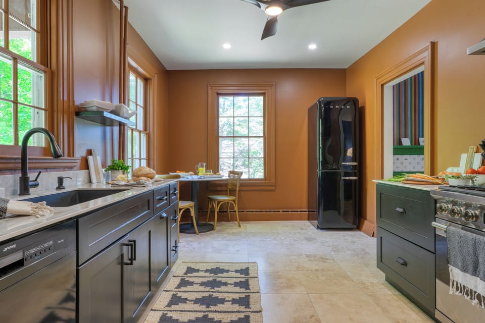 Cook, connect, and dine in this seamless open space.