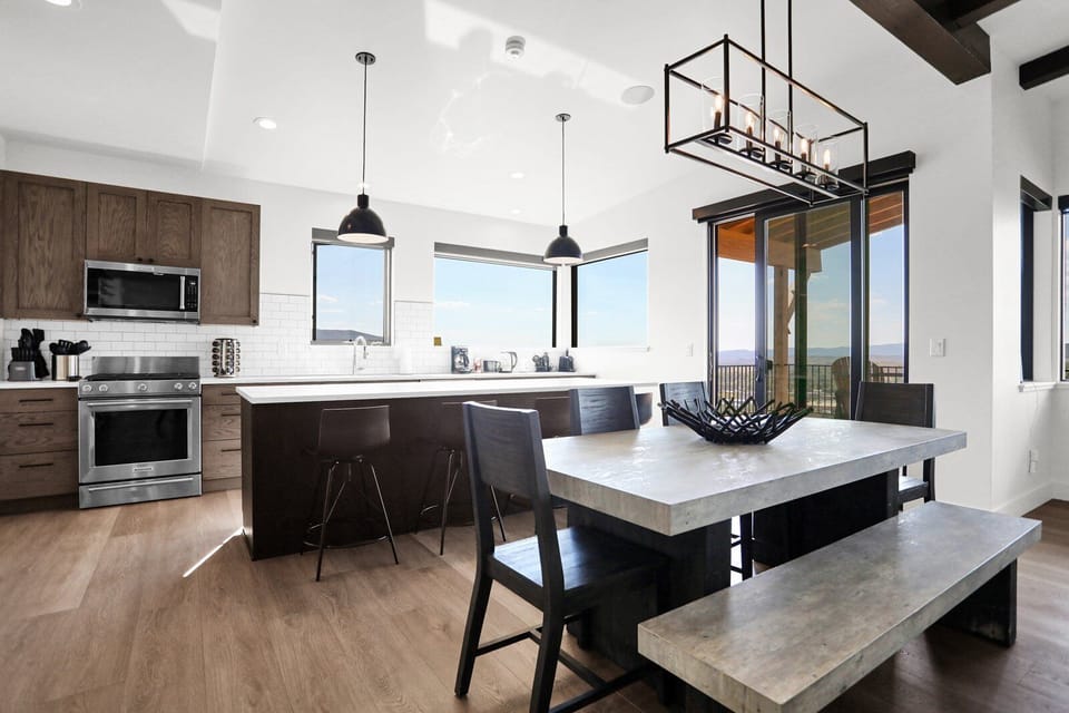 Dining Area & Kitchen
