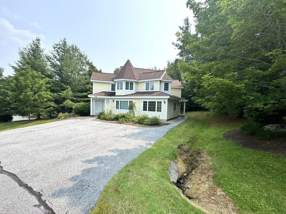 Townhome walking distance to the clubhouse