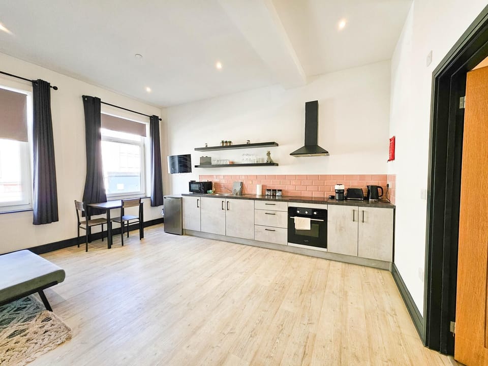 5 Kings Buildings Apartment - Studio - Swansea (8179)