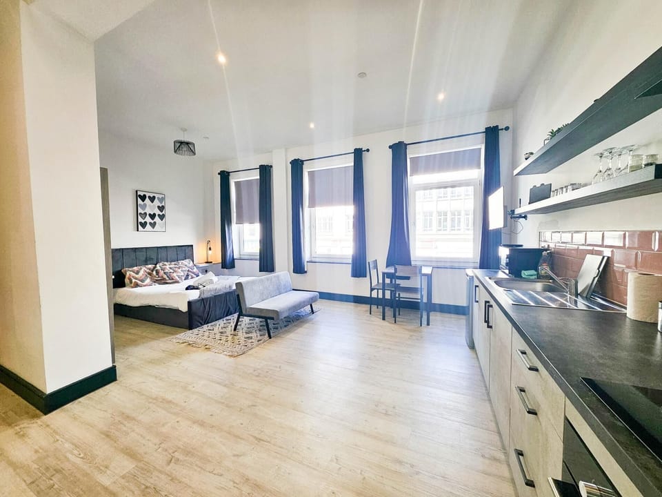 5 Kings Buildings Apartment - Studio - Swansea (8180)
