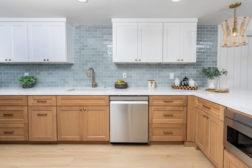 Spacious cabinets, with dishwasher