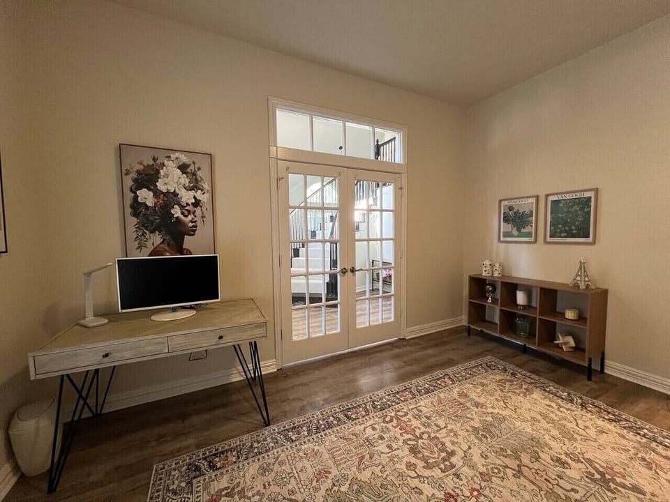 Office with sofa bed Monitor