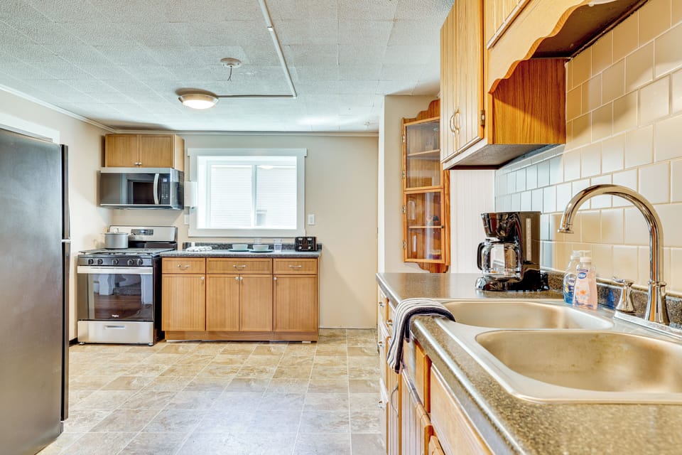 Kitchen | 2 Dining Tables | Free WiFi