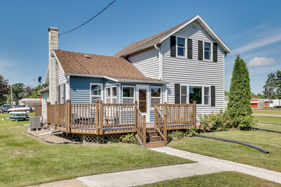 Merrillan Vacation Rental | 3BR | 2BA | 1,600 Sq Ft | 5 Steps to Access