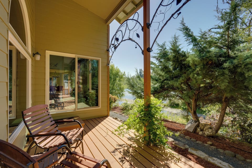 Vida Vacation Rental | 3BR | 3BA | Steps Required | 3,255 Sq Ft