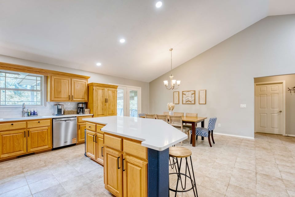  Dream kitchen alert! ✨ This stunning space features a large island perfect for gatherings and a beautiful dining table for those cozy meals. 🍽️