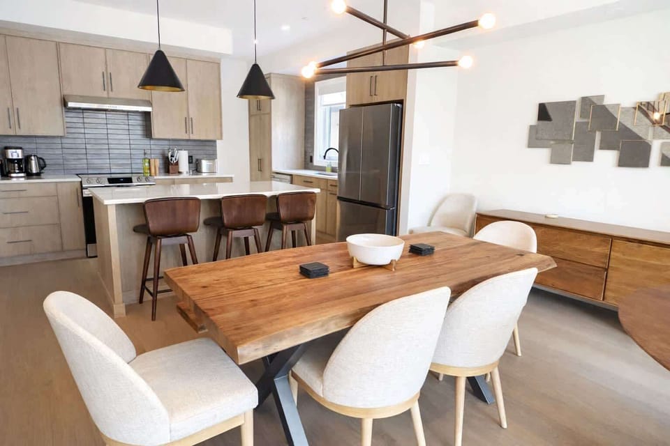 Cook up a storm in the fully equipped kitchen and gather in the beautiful dining area. The new timber dining setting seats 6 adults or 4 adults and 3 children on the bench. There are 3 extra seats at the adjacent kitchen island. 