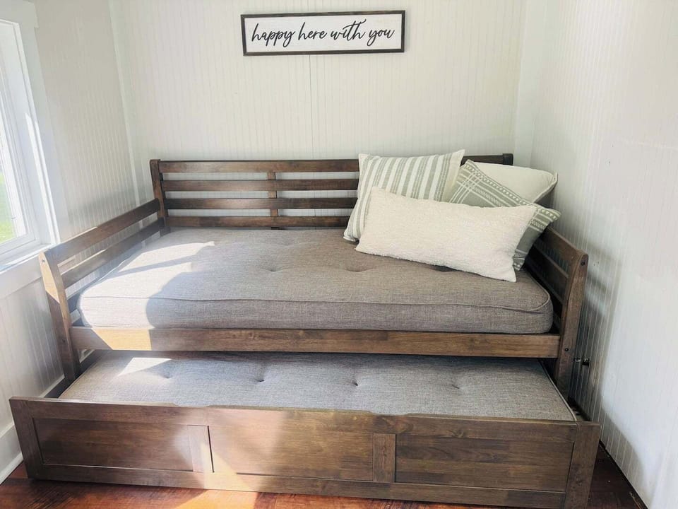 Trundle day bed in sun room that can sleep 2 or be used for additional seating
