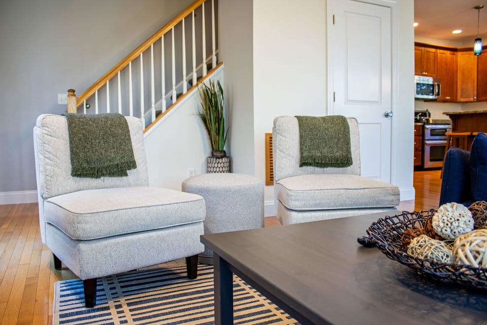 Living Room with Gas Fireplace