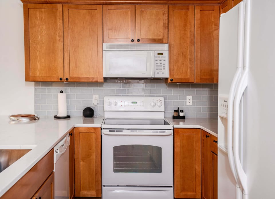 Full kitchen 