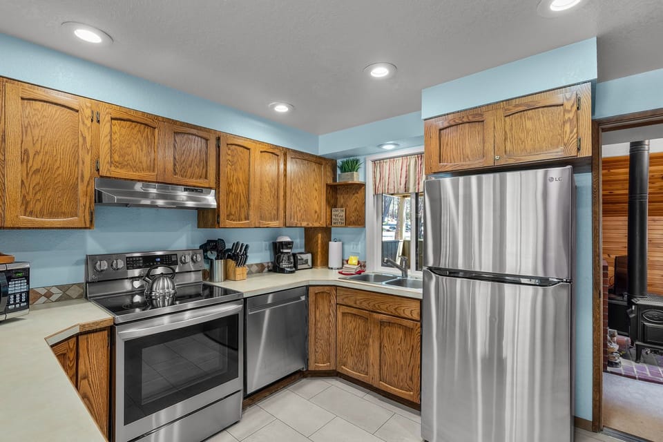 Leisure Lane 4- Kitchen