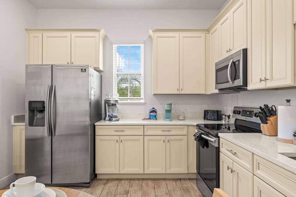 Full kitchen