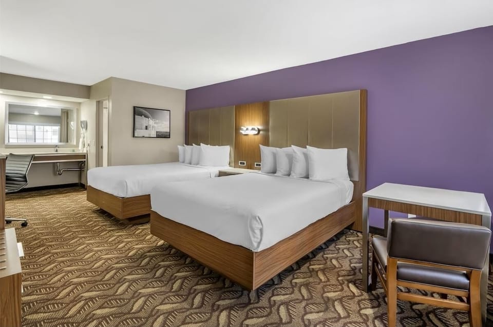 2 Queen size Bed