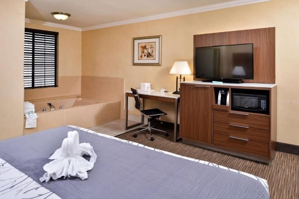 King bed with Tub