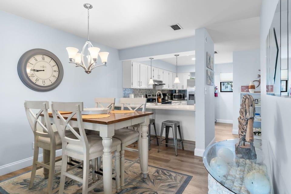 Dining on 2nd Fl Open to Kitchen