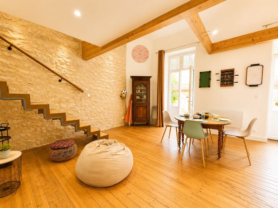 Spacious living room