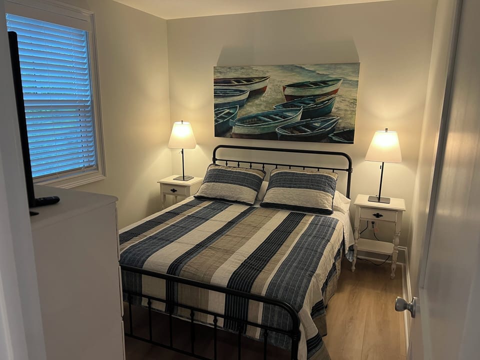 Queen bedroom