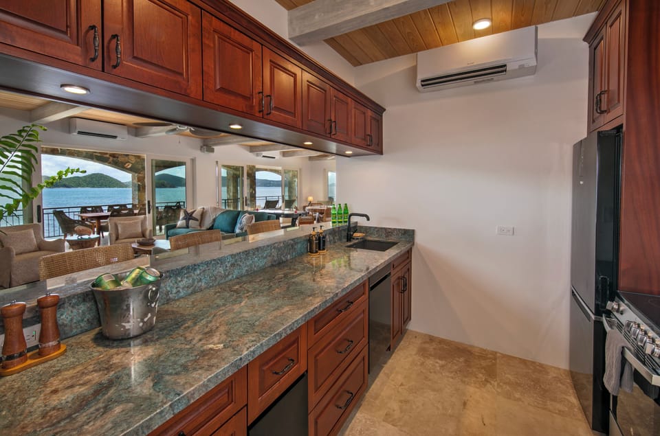 Lower level full kitchen