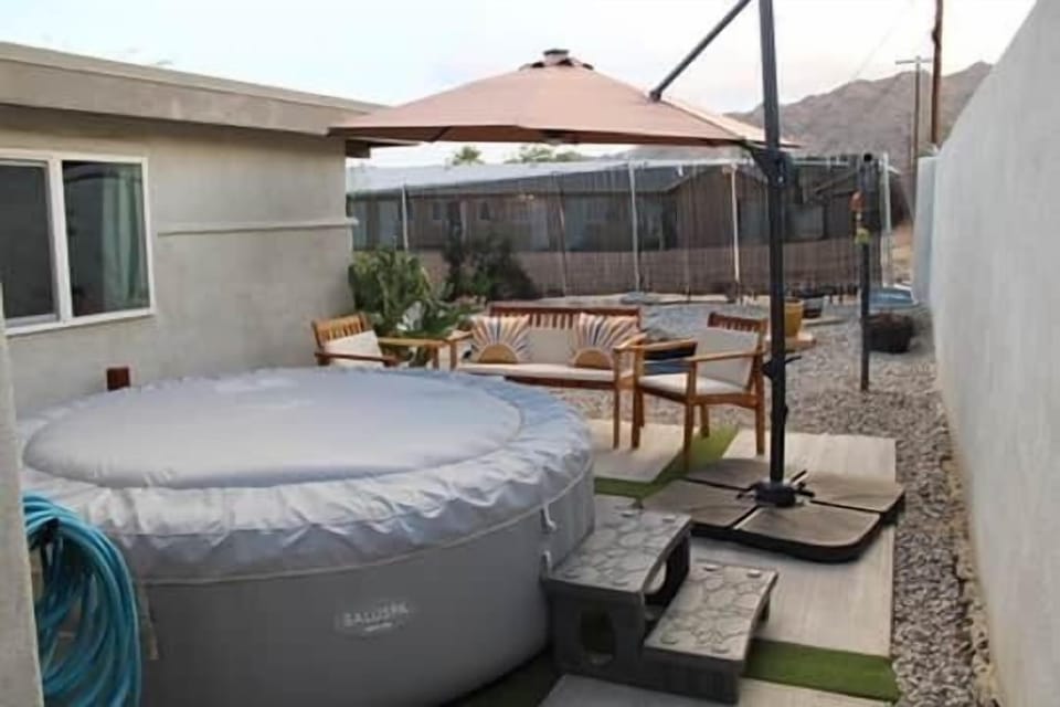 Inflatable Saluspa Hot Tub