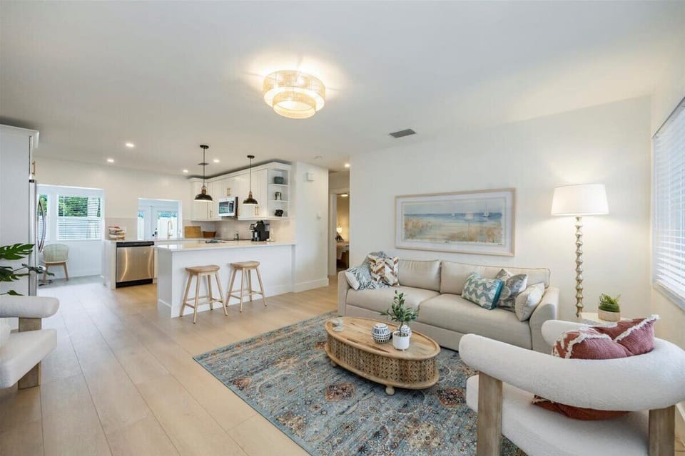 Relaxing retreat in Naples-fully furnished 2 bedroom home minutes from the beach