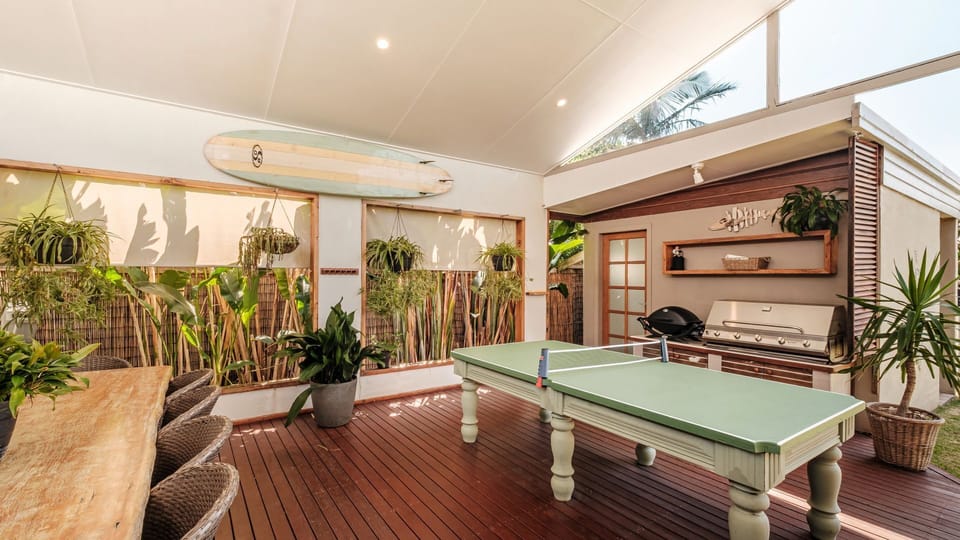 Cookups and friendly pool-table battles in one spot.