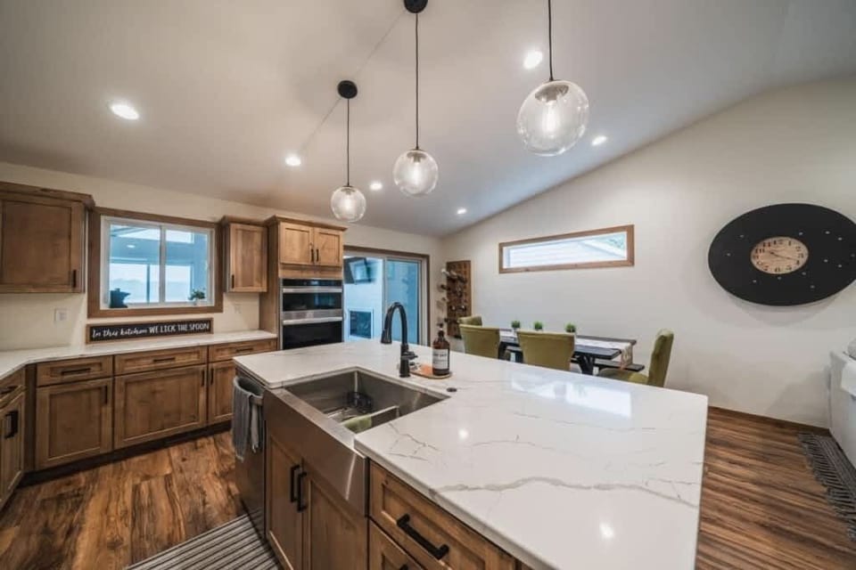 Kitchen 2.jpg